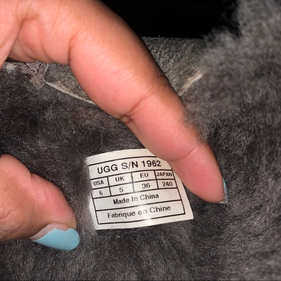 UGG Bailey Button Boots - Picture 6 of 7